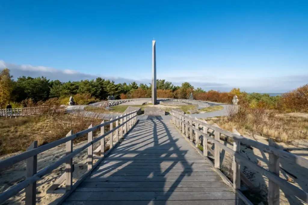 Saulės laikrodis lankytinos vietos Nidoje Poilsis Nidoje apartamentai ir nakvynė